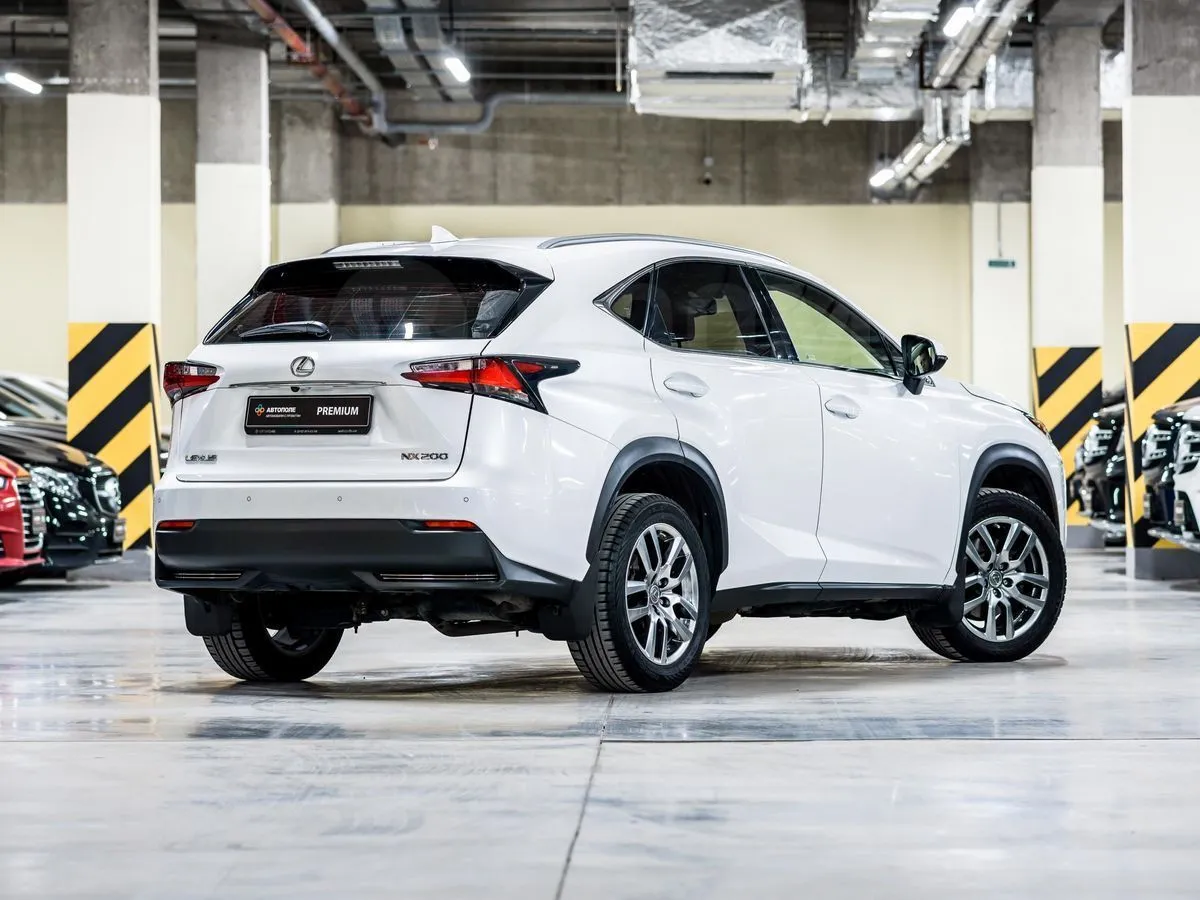 Lexus NX200 Image 8